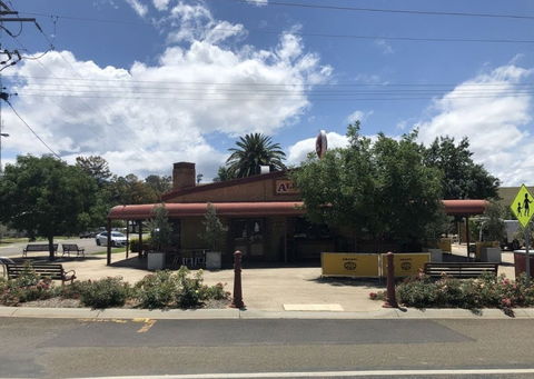 The Albion Hotel - Dentist Find 1