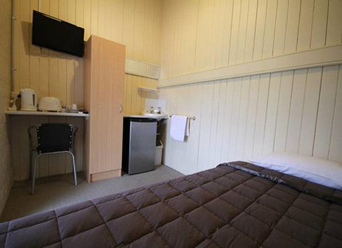 Grand Hotel Mount Morgan - Dentists Australia 0