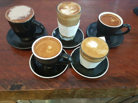 Crema Lovers Cafe - Dentist Find 0