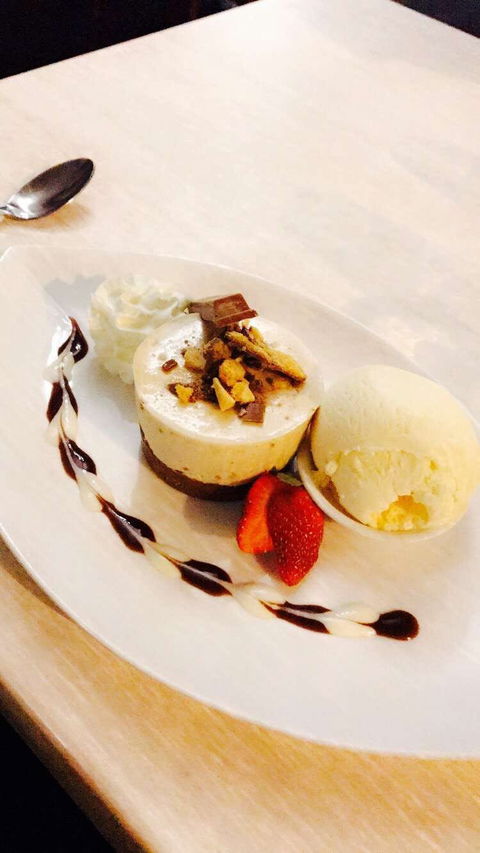 Balcony Bar And Restaurant At The Palace Hotel - Dentists Australia 0