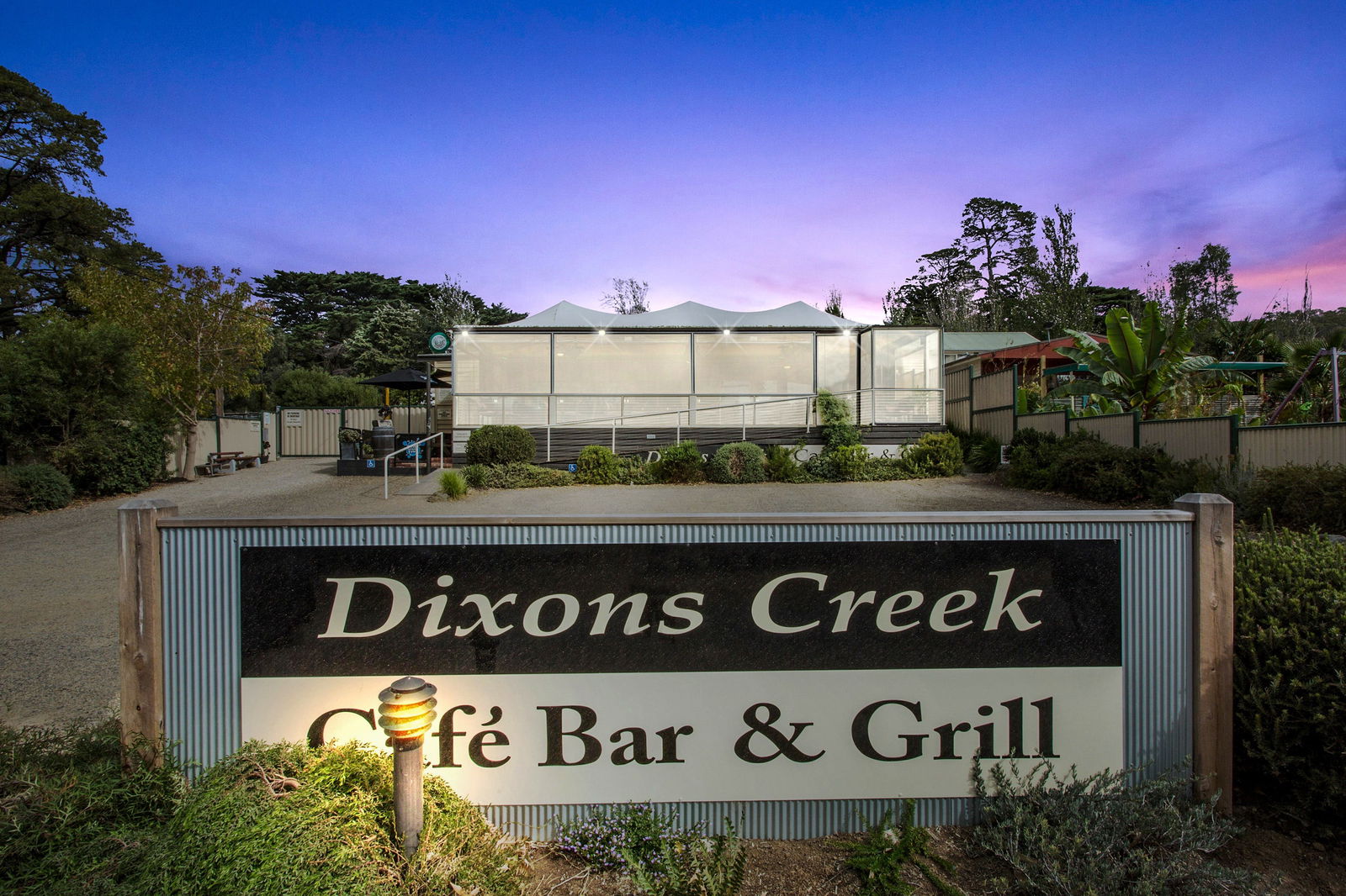 Dixons Creek Cafe Bar and Grill