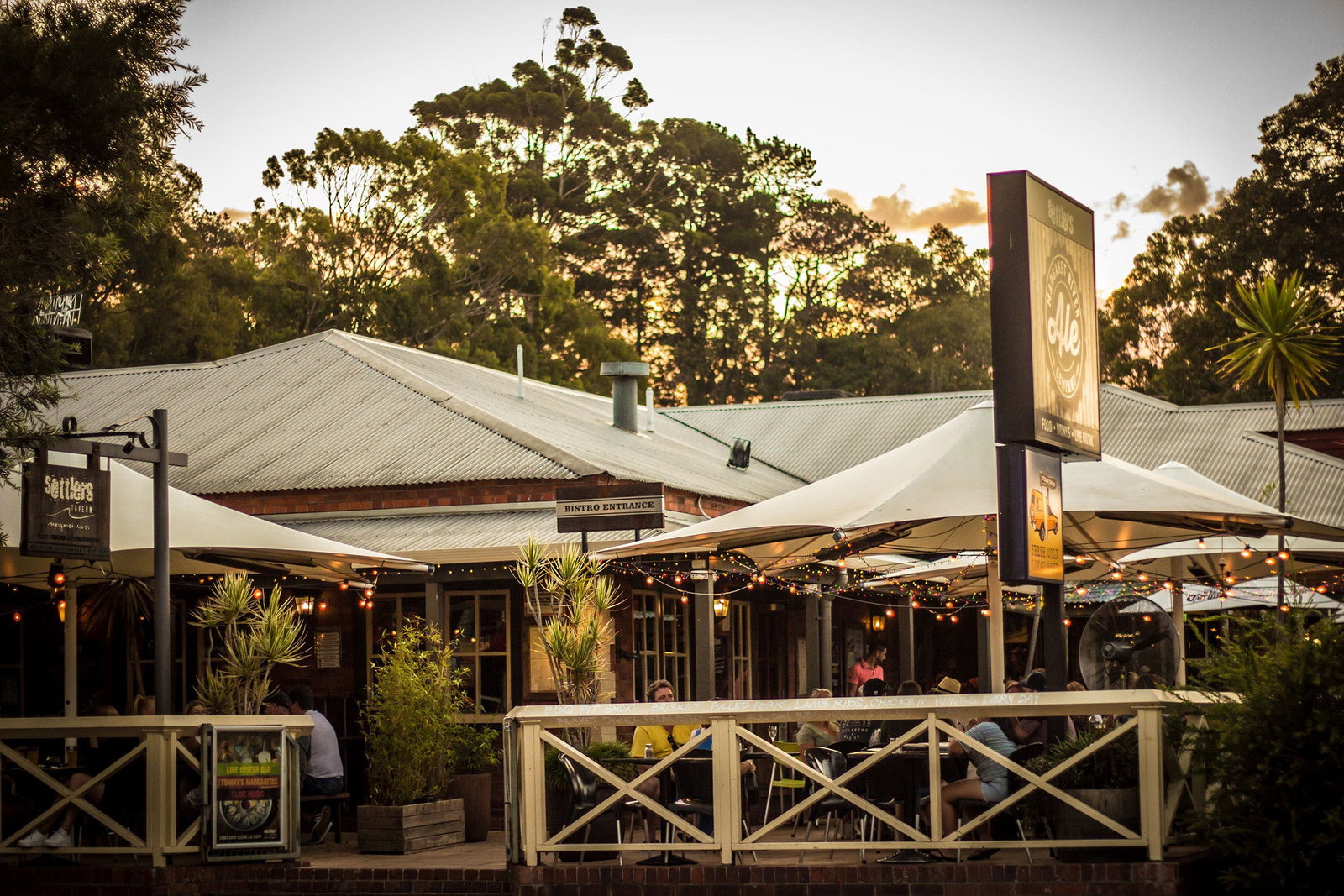 Settlers Tavern