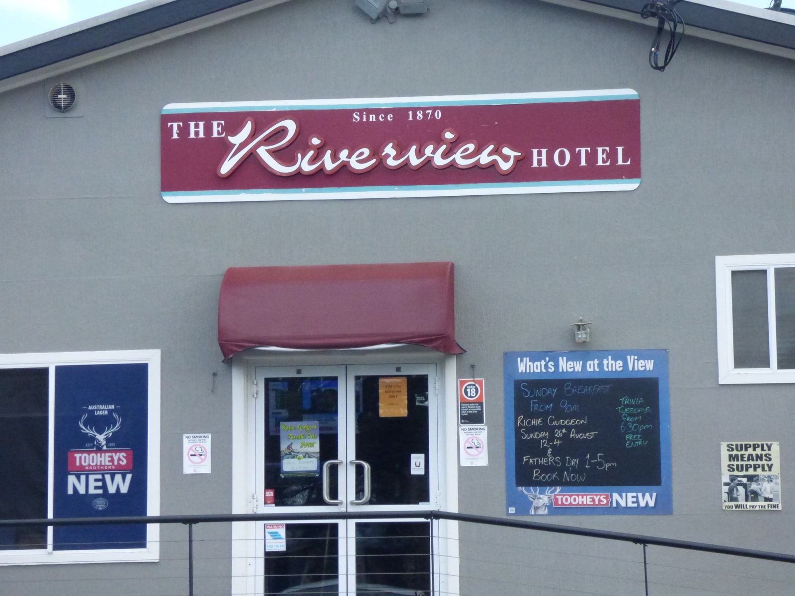 Smithtown Riverview Hotel