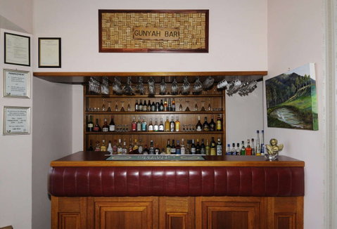 McNevin's Gunyah Restaurant - Dentist Find 0