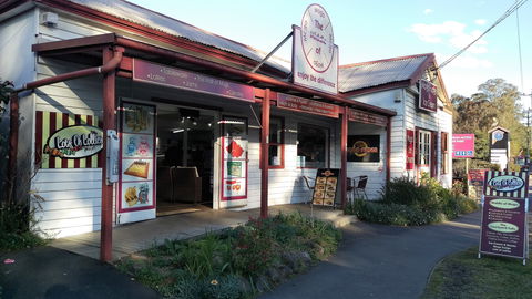 Mogo Fudge And Ice Cream /  Courtyard Cafe / Lots Of Lollies Mogo - Dentist Search 0