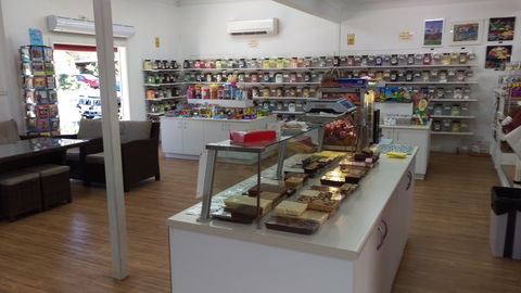 Mogo Fudge And Ice Cream /  Courtyard Cafe / Lots Of Lollies Mogo - Dentist Search 2