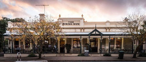 The Rising Sun Hotel, Auburn - Dentist Find 0