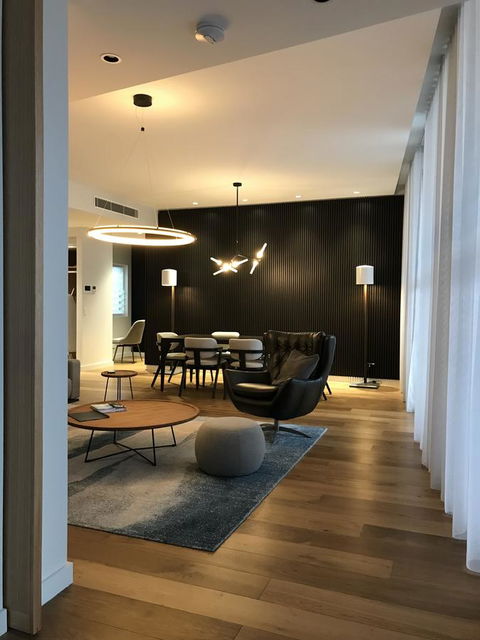 Promenade Penthouse Apartment - Dentist Search 5