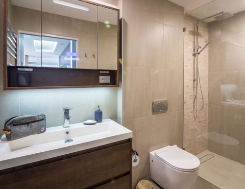 Promenade Penthouse Apartment - Dentist Search 11