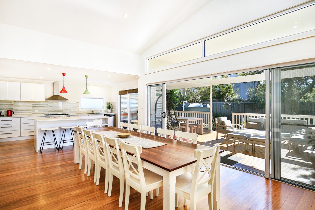 Calming Waters - Pet Friendly - 3 Min Walk to Beach