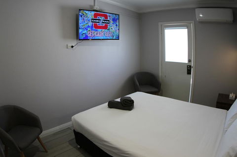 Sleepy Hill Motor Inn - Dentist Find 28