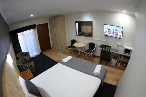 Sleepy Hill Motor Inn - Dentist Find 16