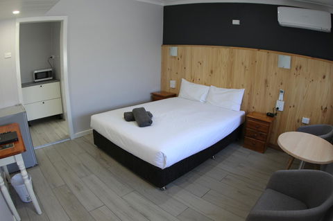 Sleepy Hill Motor Inn - Dentist Find 23
