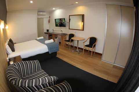 Sleepy Hill Motor Inn - Dentist Find 15