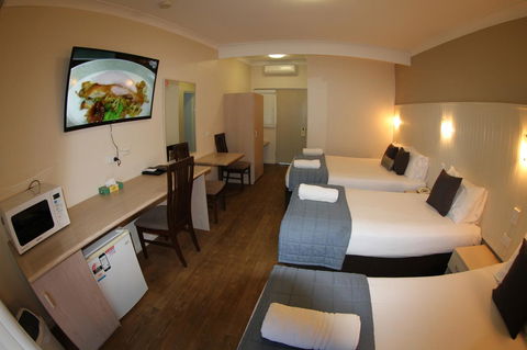 Sleepy Hill Motor Inn - Dentist Find 33