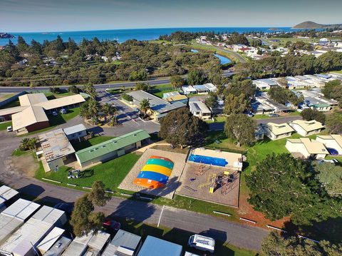Victor Harbor Holiday & Cabin Park - Dentist Find 0
