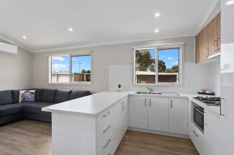 Victor Harbor Holiday & Cabin Park - Dentist Find 35