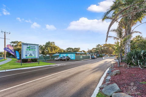 Victor Harbor Holiday & Cabin Park - Dentist Find 42