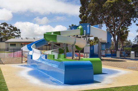 Victor Harbor Holiday & Cabin Park - Dentist Find 3