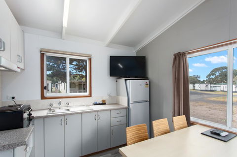 Victor Harbor Holiday & Cabin Park - Dentist Find 30