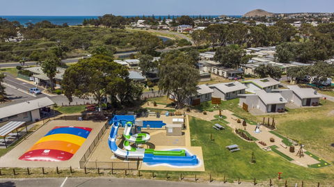 Victor Harbor Holiday & Cabin Park - Dentist Find 12