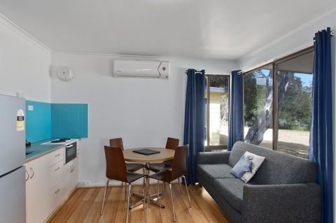 Victor Harbor Holiday & Cabin Park - Dentist Find 40