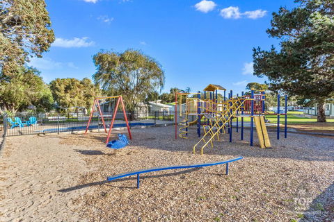 Victor Harbor Holiday & Cabin Park - Dentist Find 44