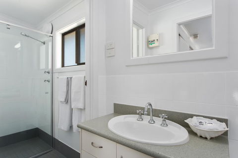 Victor Harbor Holiday & Cabin Park - Dentist Find 39