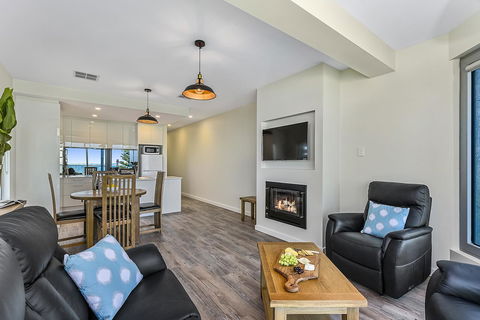 Bonnies Of Beachport - Dentist Find 2