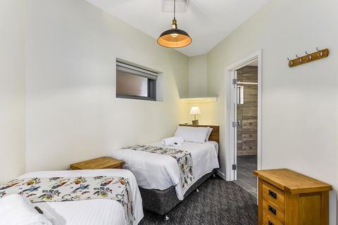 Bonnies Of Beachport - Dentist Find 6