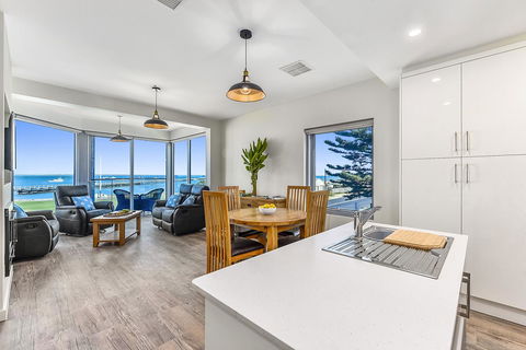 Bonnies Of Beachport - Dentist Find 40