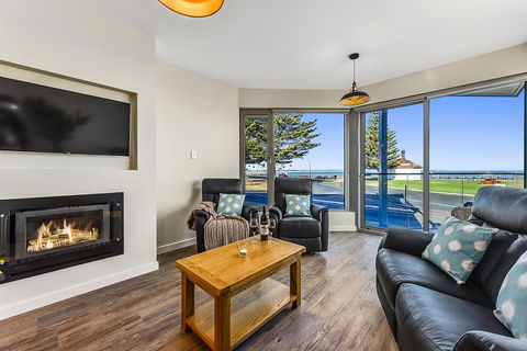 Bonnies Of Beachport - Dentist Find 14