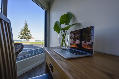 Bonnies Of Beachport - Dentist Find 34