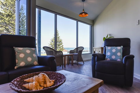 Bonnies Of Beachport - Dentist Find 37