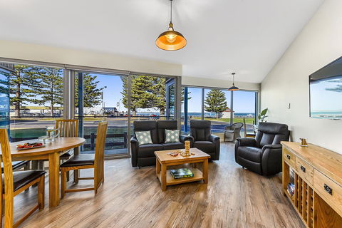 Bonnies Of Beachport - Dentist Find 11