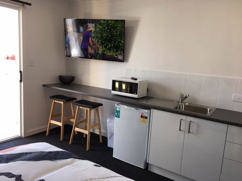 The Shark Apartments 1 - Dentist Find 11