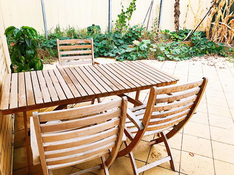 Beautiful Garden House - Dentist Find 22