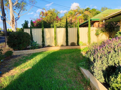 Beautiful Garden House - Dentist Find 8