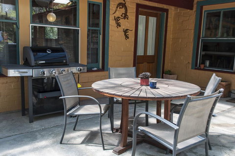 Trevalia Accommodation - Dentist Search 21