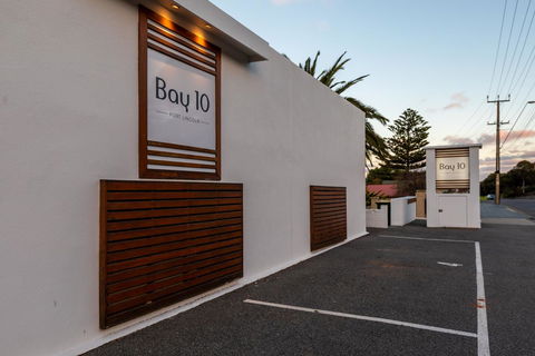 Bay 10 - Suites And Apartments - Dentist Find 19