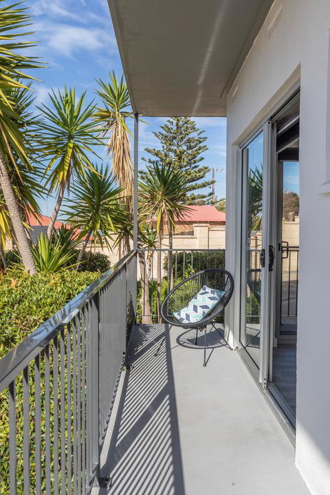 Bay 10 - Suites And Apartments - Dentist Find 4