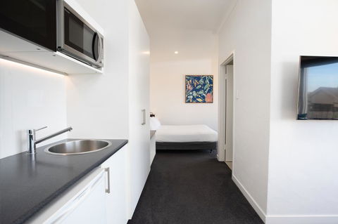 Bay 10 - Suites And Apartments - Dentist Find 1