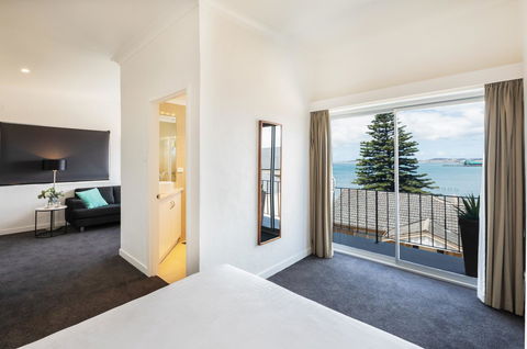 Bay 10 - Suites And Apartments - Dentist Find 7