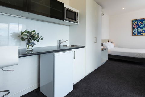 Bay 10 - Suites And Apartments - Dentist Find 18
