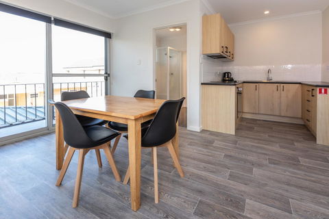 Bay 10 - Suites And Apartments - Dentist Find 10