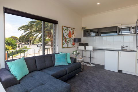 Bay 10 - Suites And Apartments - Dentist Find 6