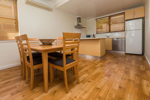 Bay 10 - Suites And Apartments - Dentist Find 32