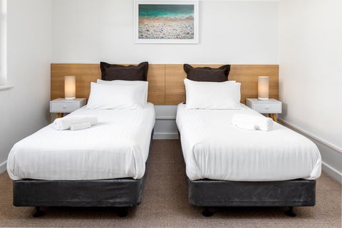 Bay 10 - Suites And Apartments - Dentist Find 15