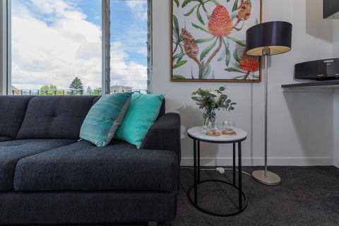 Bay 10 - Suites And Apartments - Dentist Find 5
