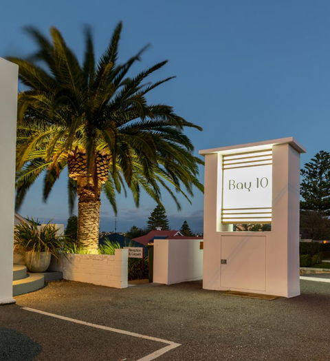 Bay 10 - Suites And Apartments - Dentist Find 16